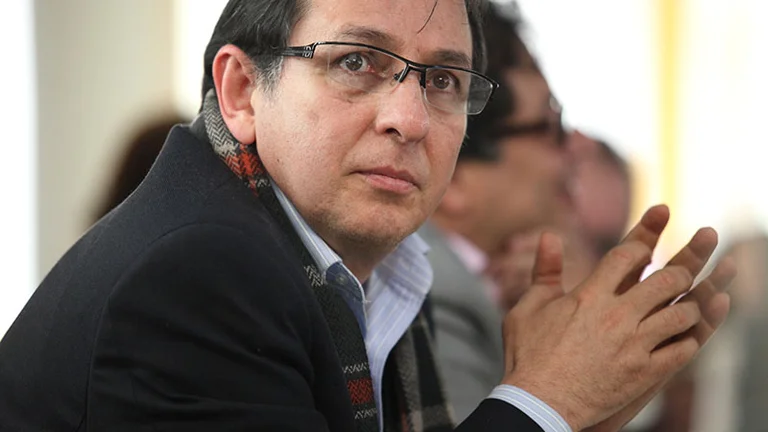 Gustavo Bolívar ‘tumbó' a la directora del ICBF y después pidió “excusas”