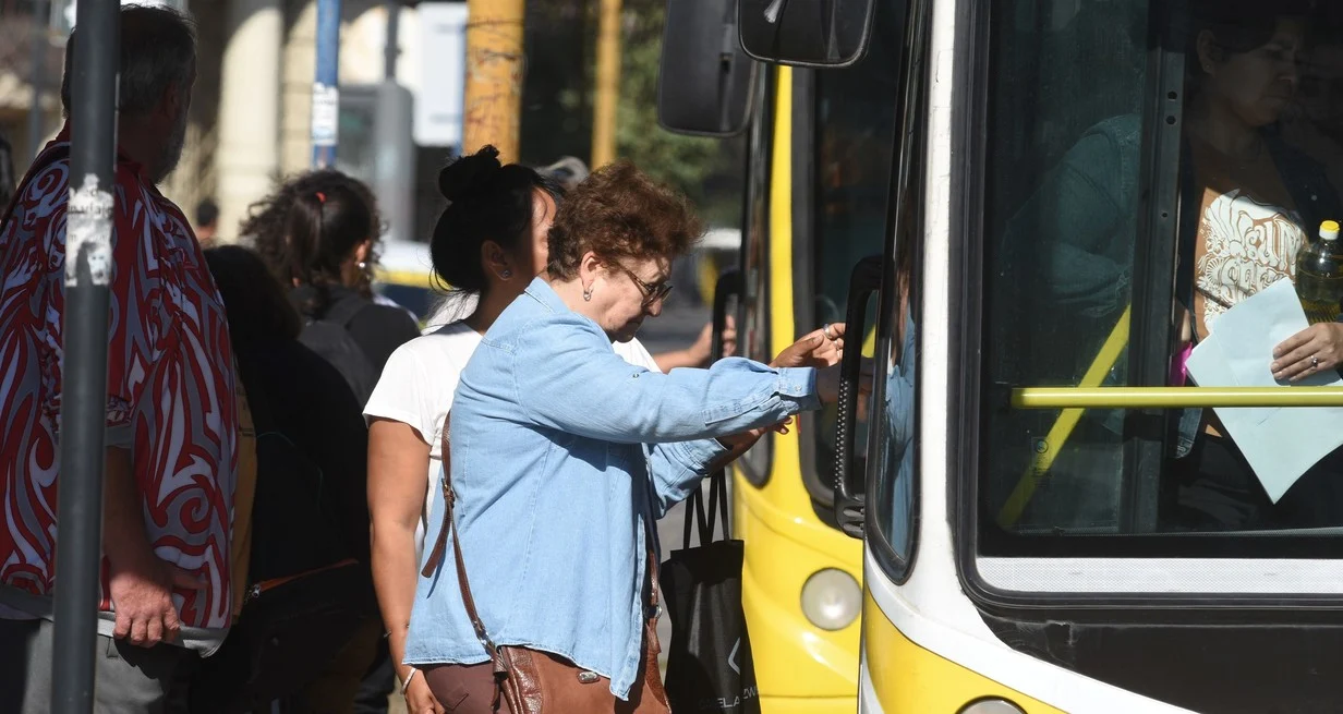 Tras las asambleas de choferes, de a poco, se normaliza el servicio de colectivos en la ciudad de Santa Fe