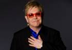 Elton John “de vuelta en casa y goza de buena salud” tras una breve internación