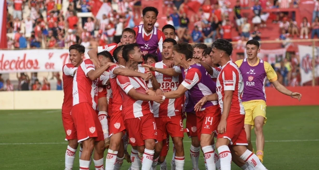 Unión ganó el clásico de manera merecida, más allá de la discutida jugada del penal