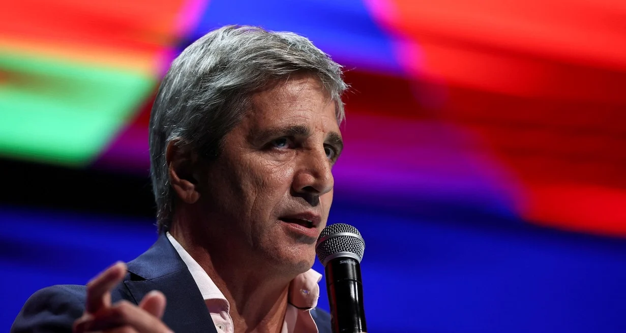 El Gobierno informó que logró superávit fiscal también en febrero