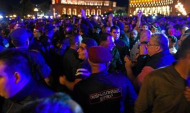 Crisis del Cáucaso: Los armenios se rindieron y Nagorno Karabaj se reintegra a Azerbaiyán