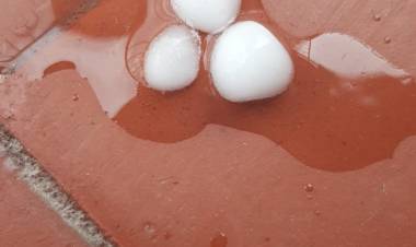Cayó granizo y se registró un intenso chaparrón en Paraná, Santa Fe y Córdoba.