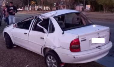 Un hombre murió y otro fue hospitalizado, en un vuelco fatal en Avenida Alem.