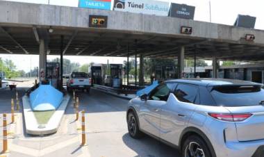 Durante el fin de semana cruzaron 77 mil vehículos por el Túnel Subfluvial y calificaron las cifras como "históricas"