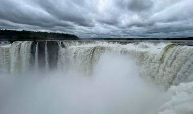Cerraron el acceso a las Cataratas debido a la crecida del río Iguazú