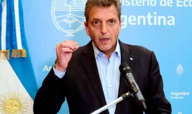 Massa aseguró que la situación crítica con los combustibles ha terminado y anunció la suspensión de impuestos que impactan en el precio