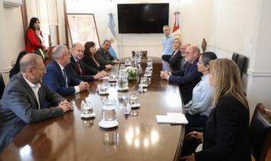 El gobernador Perotti recibió a senadores de California