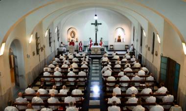 La Iglesia Católica convoca a rezar antes del balotaje