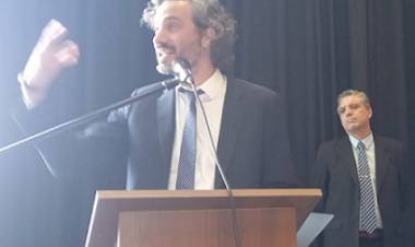 Santiago Cafiero: "El domingo entre otras cosas se elige entre los que admiran a Thatcher o los que admiramos a nuestros Héroes de Malvinas"