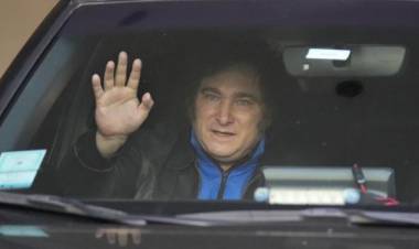 Milei llamará a extraordinarias y dijo que Caputo es el mayor experto financiero