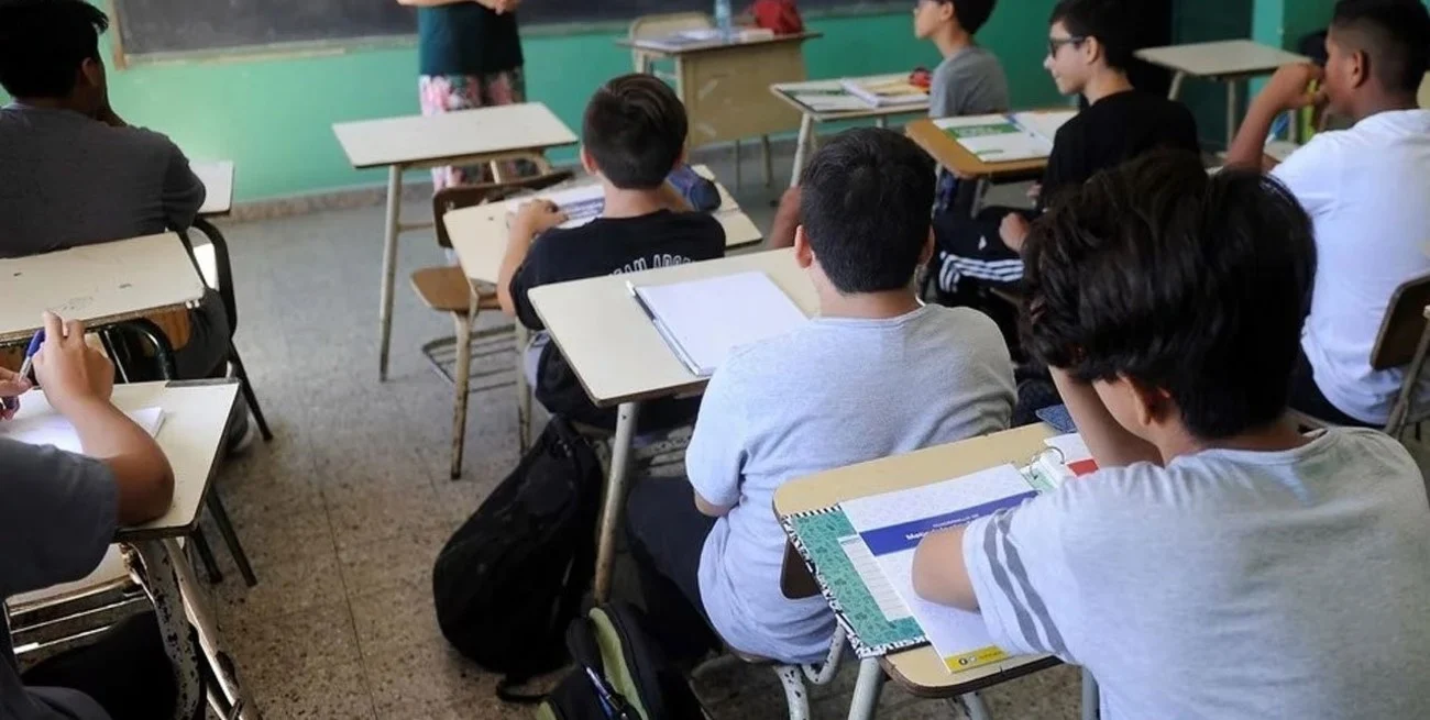 Para evitar los paros: El gobierno piensa en declarar a la educación "servicio esencial"