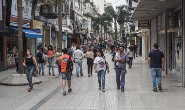 ¿Llega el horario corrido al comercio santafesino? Actualmente un empleado gasta alrededor de $67.000 mensuales si se mueve en colectivo