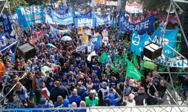 Con mociones de rechazo al ofrecimiento salarial, los gremios docentes resuelven este viernes la propuesta del gobierno