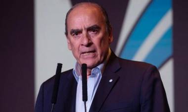 El Gobierno no descarta ahora postergar el Pacto de Mayo si el Congreso no aprueba la Ley Bases