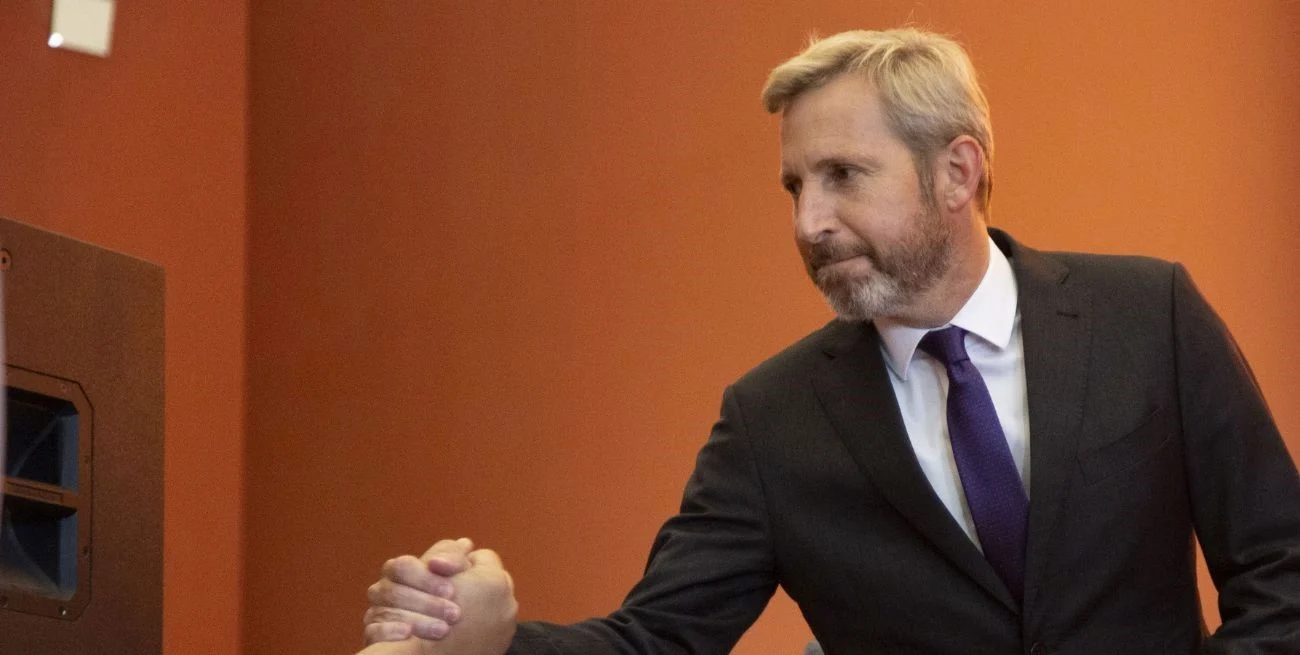 Entre Ríos, de amarillo, en un mapa violeta libertario