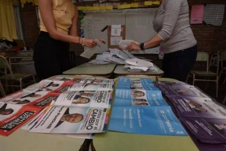 Comienza el recuento definitivo de los votos de las elecciones del domingo