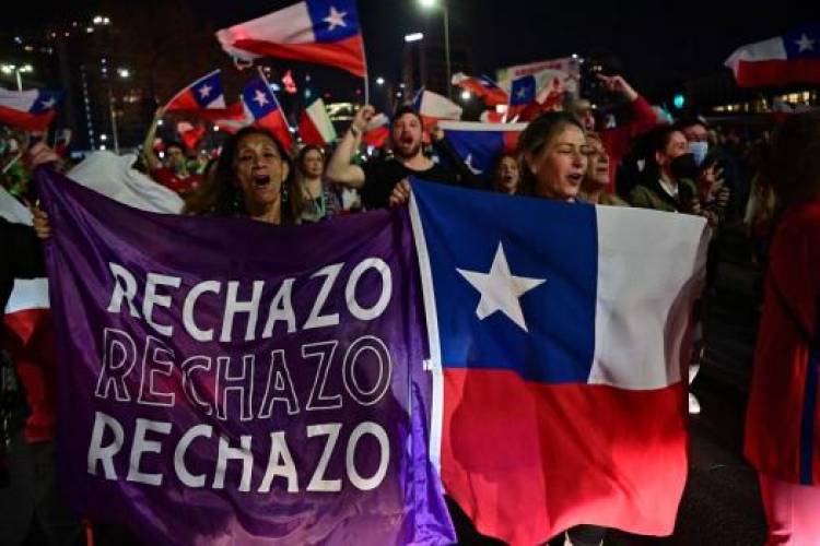 Chile: aprobaron la propuesta final de Constitución, que se votará el 17 de diciembre