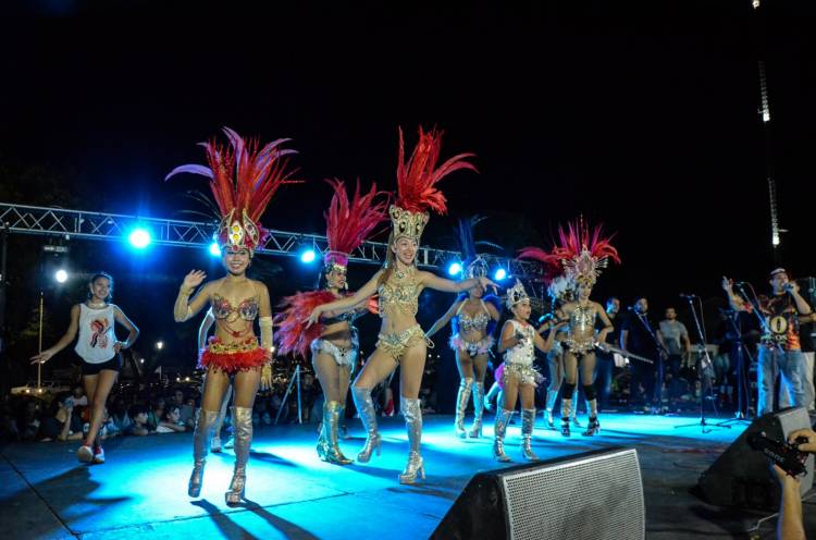 Reconquista vivió una gran fiesta en el lanzamiento oficial del Carnaval