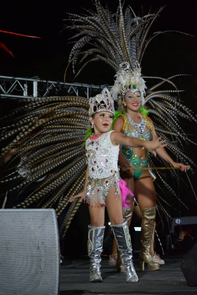 Reconquista vivió una gran fiesta en el lanzamiento oficial del Carnaval