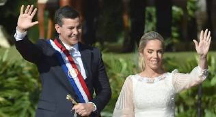 Santiago Peña asumió como presidente de Paraguay.