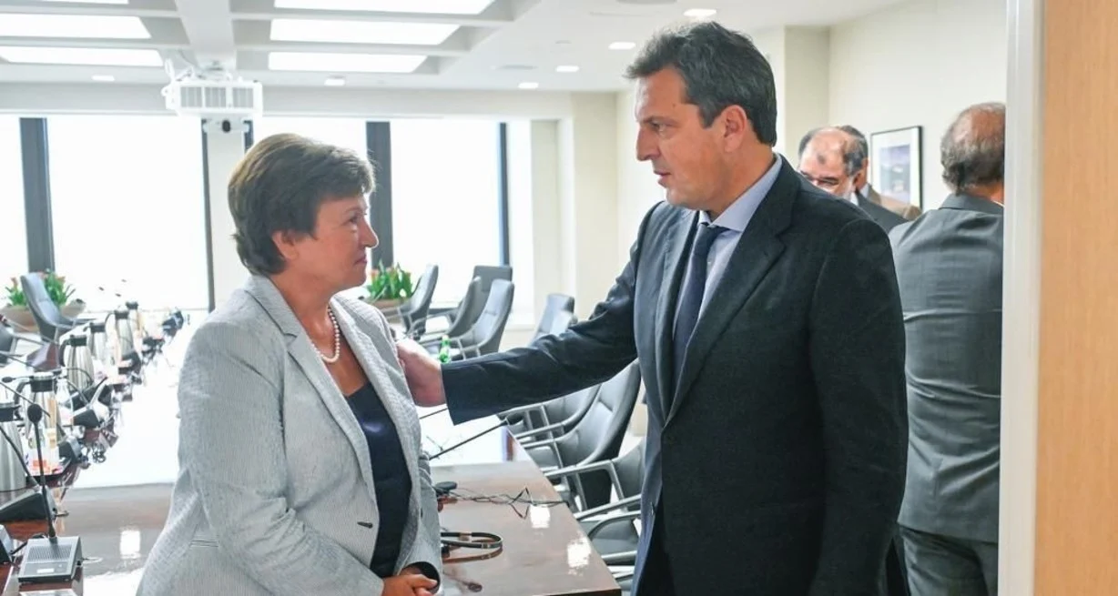 El FMI volvió a pedir suba de tarifas y ajuste en salarios públicos y jubilaciones
