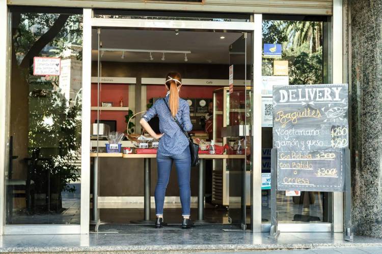Ajuste: comerciantes “desesperados” por el aumento de las tarifas de luz
