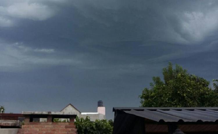 El SMN emitió un alerta naranja para departamentos del sur y roja para el este provincial